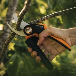 Fiskars X-series™ - Vrtne škarje L, P961 - 1 k.