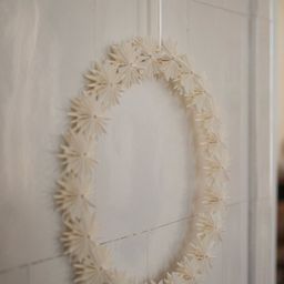 DBKD PAPER FLAKE WREATH - White