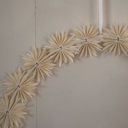 DBKD PAPER FLAKE WREATH - White