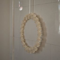 DBKD PAPER FLAKE WREATH - White