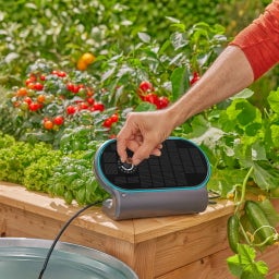 Gardena AquaBloom L Solar Irrigation Set