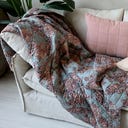 Chic Antique Quilt mit Paisley Motiv