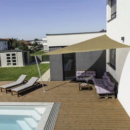 Windhager Auvent CAPRI Triangle 5x5x5m - Roseau