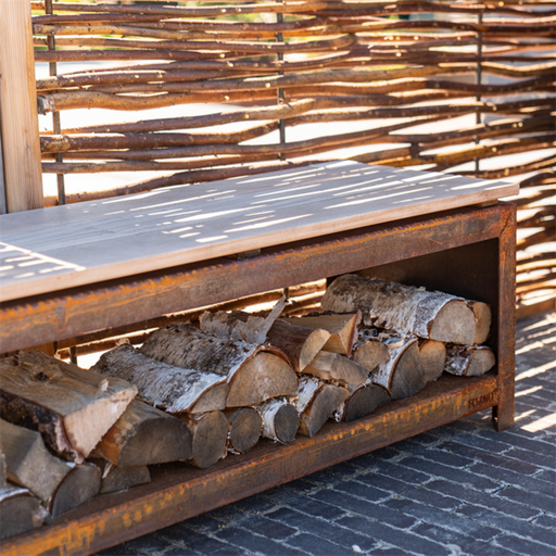 Holzaufbewahrung mit Sitzfläche - Cortenstahl