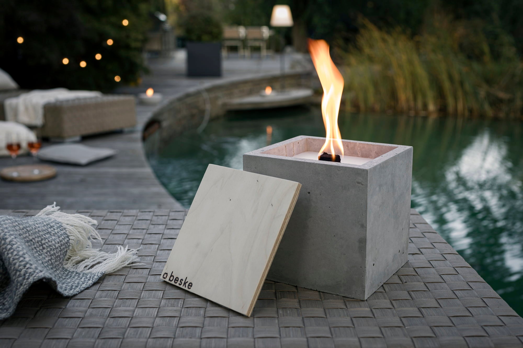 Beske Feugo Concrete Candle