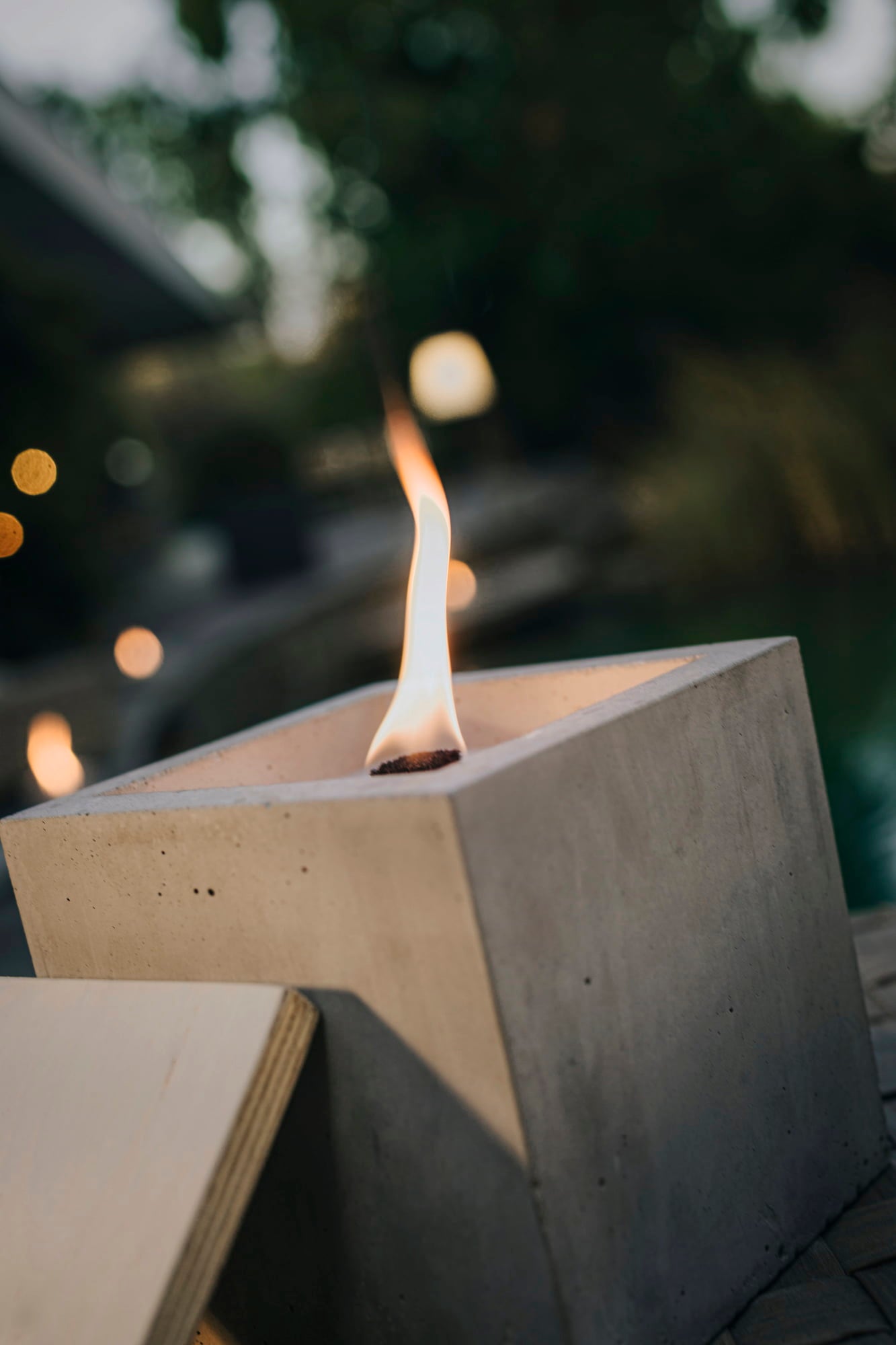 Beske Feugo Concrete Candle