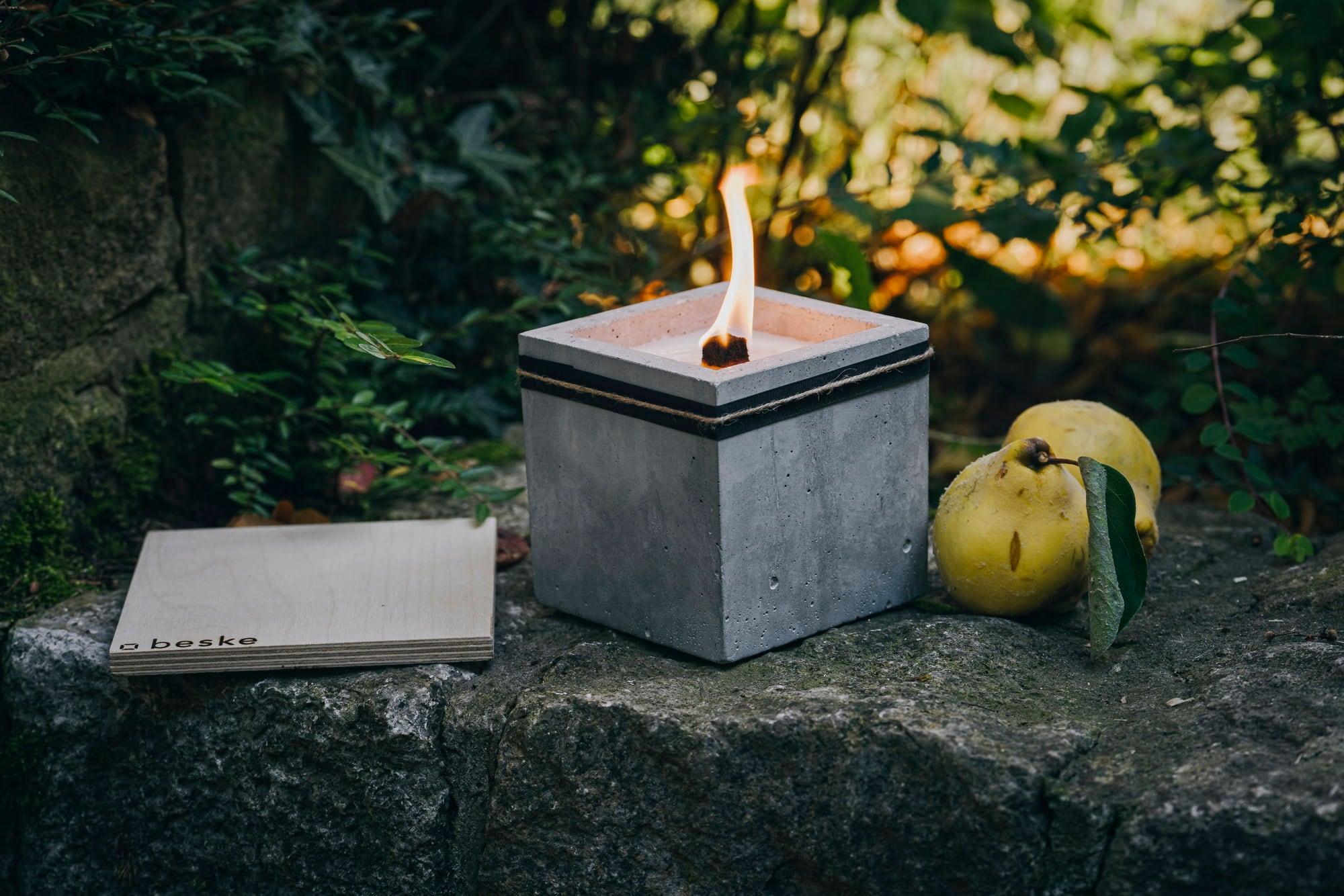 Beske Feugo Concrete Candle